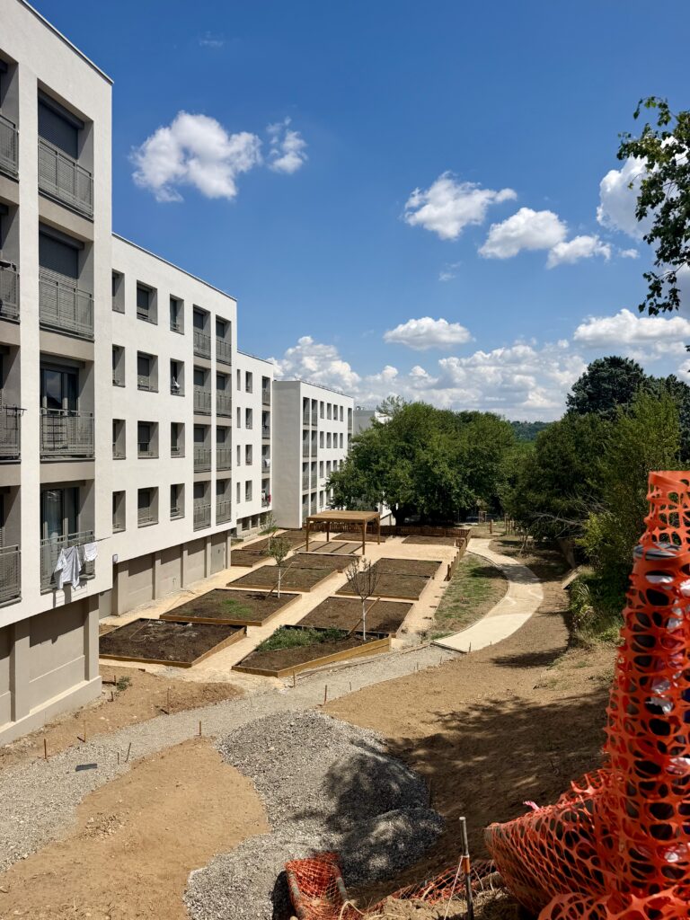 Suivi de chantier des jardins partagés – Le perchoir paysage Chantier de création des carrés potagers et des jardins partagés de la résidence du Peronnet à Vernaison