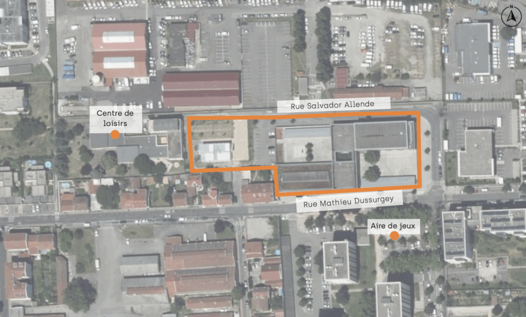 Vue aérienne et diagnostic de site pour le projet de réaménagement d'une cour d'école à Saint-Fons