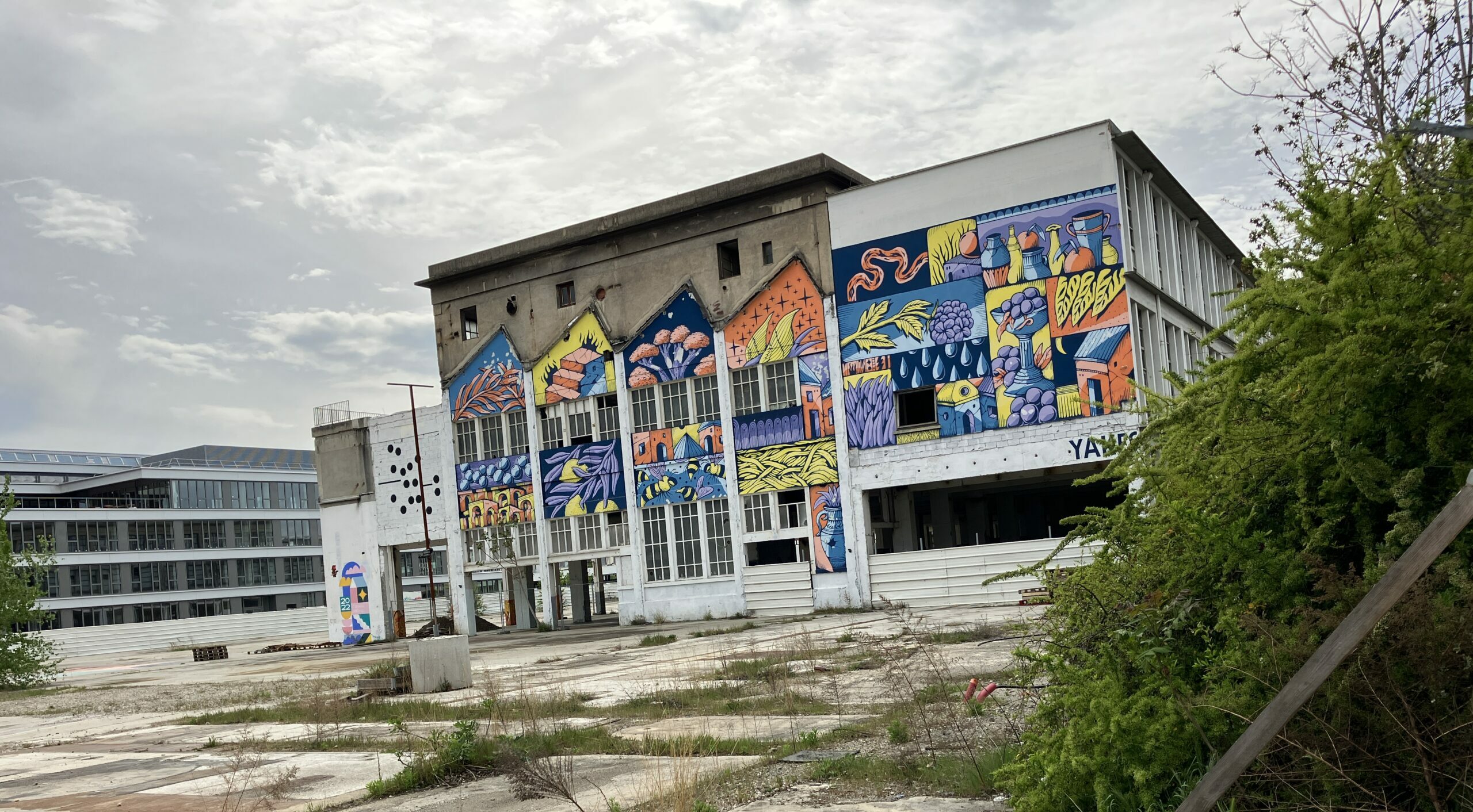 Réhabilitation des halles patrimoniales du site Nexans à Lyon, patrimoine industriel et espaces ouverts