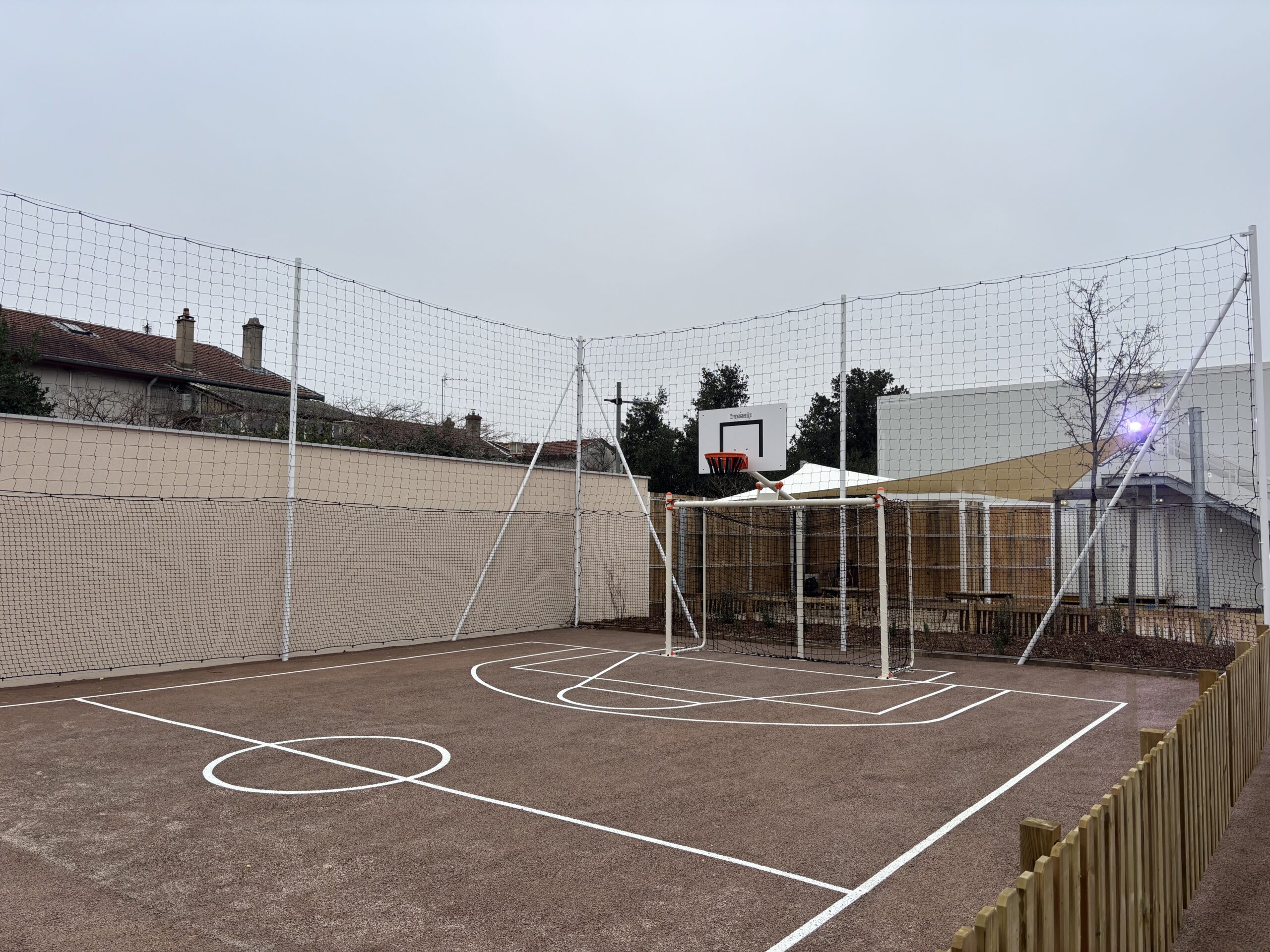 Création d’un terrain multisport au groupe scolaire Salvador Allende à Saint-Fons