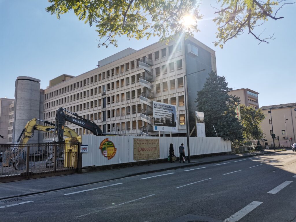 Suivi de chantier et aménagement des abords – Le perchoir paysage Chantier de requalification paysagère, engins de travaux publics et abords de la MDSA