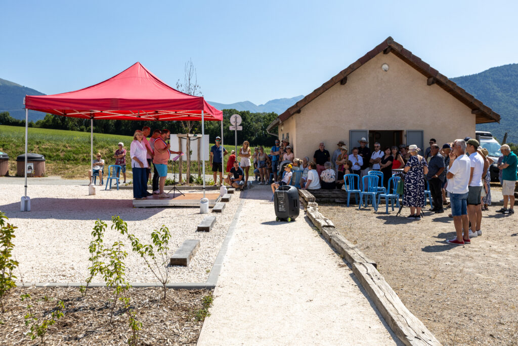 Inauguration du terrain multisport avec les habitants et les élus