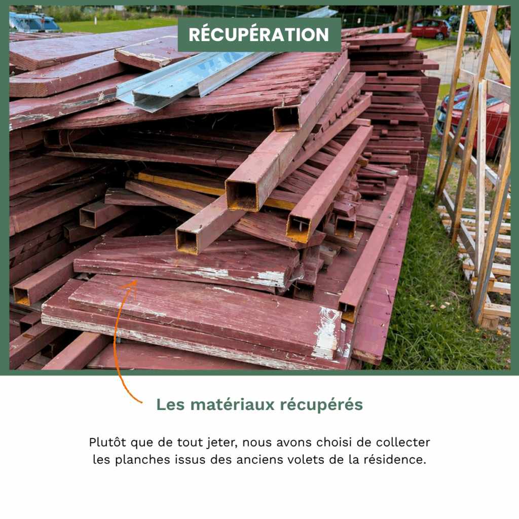 Assemblage de volets recyclés pour créer du mobilier urbain durable