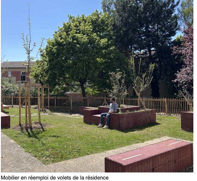 Bancs et potager en réemploi à saint Laurent de Chamousset par le perchoir paysage 