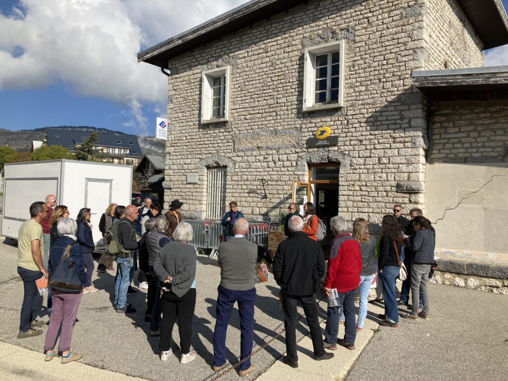 le perchoir paysage atelier de concertation avec balade, place du village de Saint-Nizier-du-Moucherotte